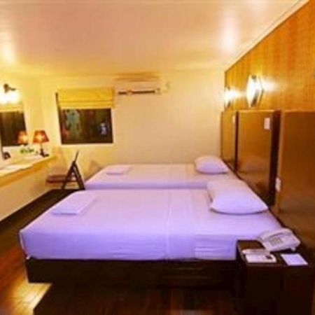 Mervit Hotel Padang  Extérieur photo