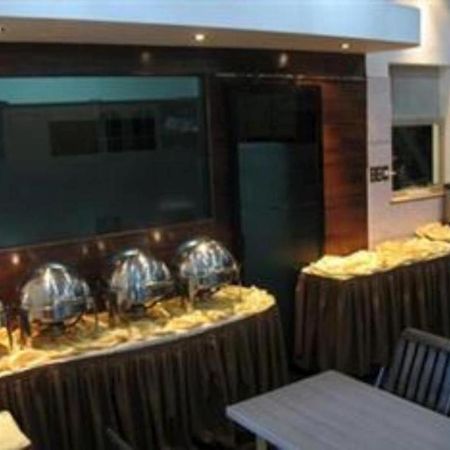 Mervit Hotel Padang  Extérieur photo