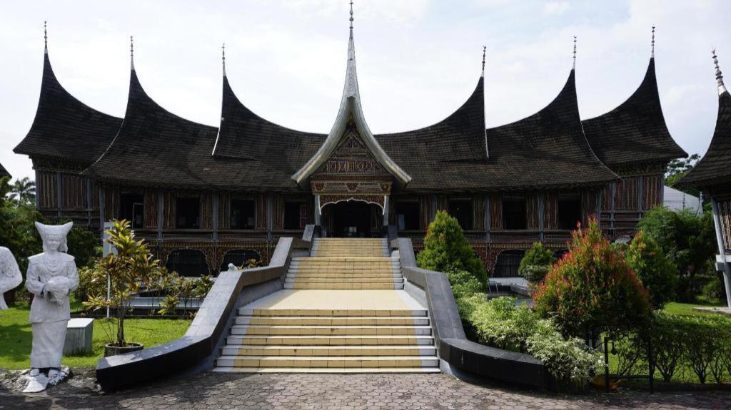Mervit Hotel Padang  Extérieur photo
